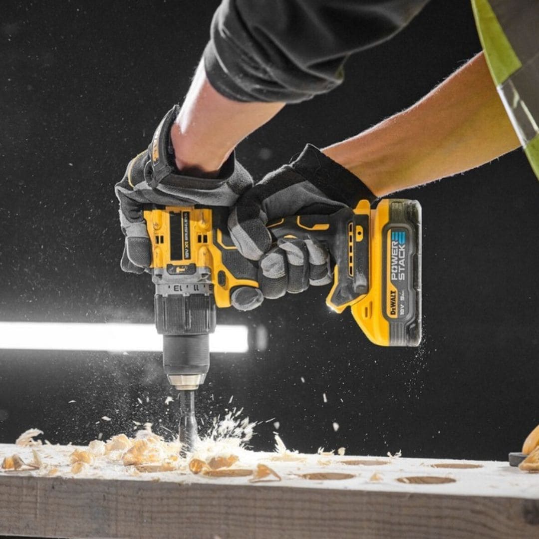 Kit Taladro Inalámbrico DEWALT 20V™ — Maletín + 26 Accesorios + 2 Baterías